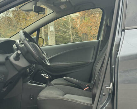 Серый Рено Зое, объемом двигателя 0 л и пробегом 164 тыс. км за 10200 $, фото 16 на Automoto.ua