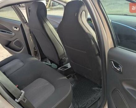 Серый Рено Зое, объемом двигателя 0 л и пробегом 103 тыс. км за 10000 $, фото 11 на Automoto.ua