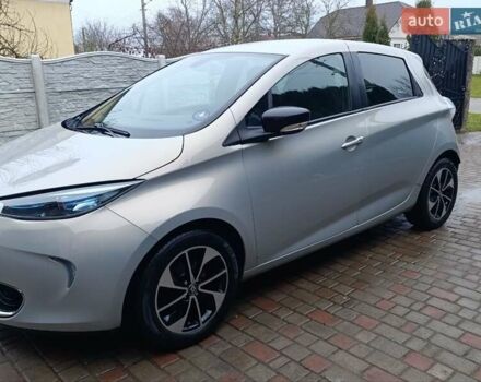 Серый Рено Зое, объемом двигателя 0 л и пробегом 108 тыс. км за 9400 $, фото 8 на Automoto.ua