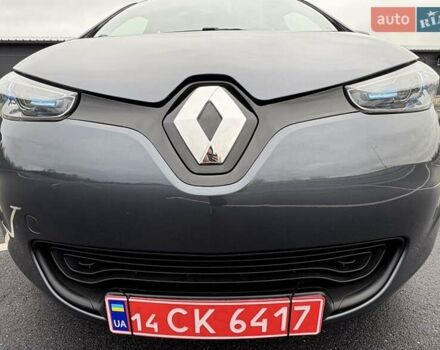 Серый Рено Зое, объемом двигателя 0 л и пробегом 62 тыс. км за 9500 $, фото 13 на Automoto.ua