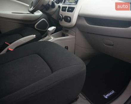 Серый Рено Зое, объемом двигателя 0 л и пробегом 182 тыс. км за 8200 $, фото 39 на Automoto.ua