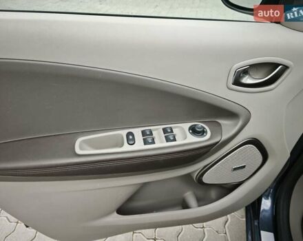 Серый Рено Зое, объемом двигателя 0 л и пробегом 95 тыс. км за 9750 $, фото 51 на Automoto.ua