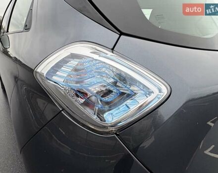 Серый Рено Зое, объемом двигателя 0 л и пробегом 62 тыс. км за 9500 $, фото 16 на Automoto.ua