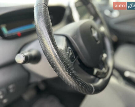 Серый Рено Зое, объемом двигателя 0 л и пробегом 160 тыс. км за 8700 $, фото 36 на Automoto.ua