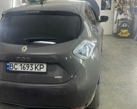 Серый Рено Зое, объемом двигателя 0 л и пробегом 115 тыс. км за 6900 $, фото 7 на Automoto.ua