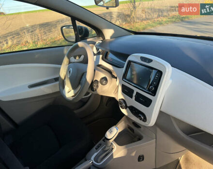 Серый Рено Зое, объемом двигателя 0 л и пробегом 108 тыс. км за 8500 $, фото 10 на Automoto.ua