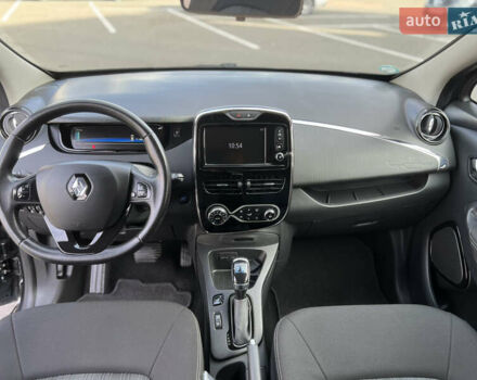 Серый Рено Зое, объемом двигателя 0 л и пробегом 160 тыс. км за 8700 $, фото 39 на Automoto.ua
