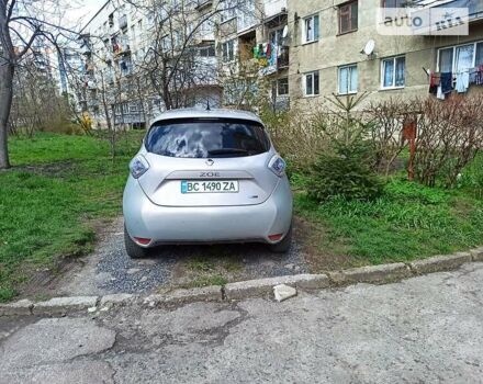 Серый Рено Зое, объемом двигателя 0 л и пробегом 310 тыс. км за 7500 $, фото 11 на Automoto.ua