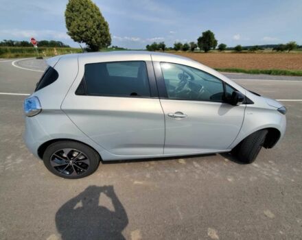 Серый Рено Зое, объемом двигателя 0 л и пробегом 69 тыс. км за 8500 $, фото 5 на Automoto.ua