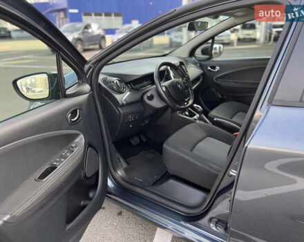 Серый Рено Зое, объемом двигателя 0 л и пробегом 160 тыс. км за 8700 $, фото 33 на Automoto.ua