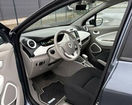 Серый Рено Зое, объемом двигателя 0 л и пробегом 62 тыс. км за 9500 $, фото 23 на Automoto.ua