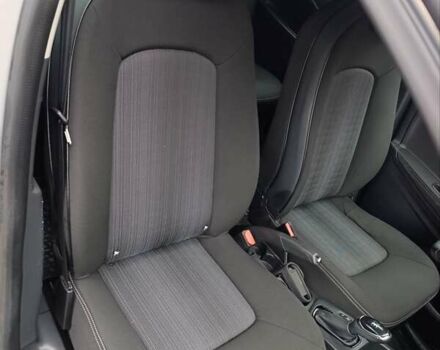 Серый Рено Зое, объемом двигателя 0 л и пробегом 108 тыс. км за 9400 $, фото 12 на Automoto.ua