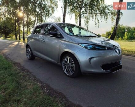 Серый Рено Зое, объемом двигателя 0 л и пробегом 158 тыс. км за 8100 $, фото 2 на Automoto.ua