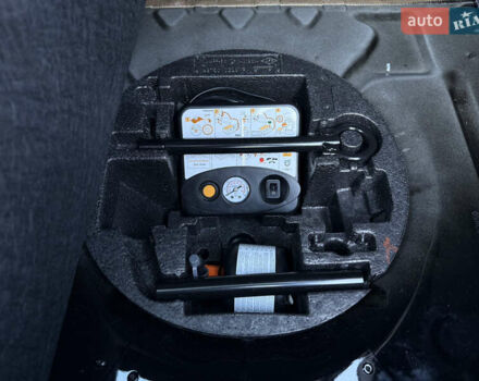 Серый Рено Зое, объемом двигателя 0 л и пробегом 21 тыс. км за 10446 $, фото 21 на Automoto.ua