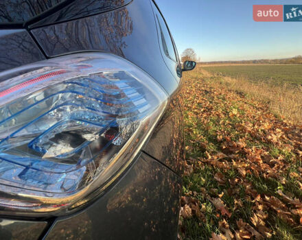 Серый Рено Зое, объемом двигателя 0 л и пробегом 108 тыс. км за 8500 $, фото 25 на Automoto.ua