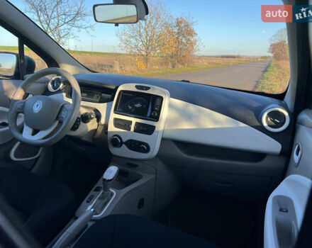 Серый Рено Зое, объемом двигателя 0 л и пробегом 108 тыс. км за 8500 $, фото 15 на Automoto.ua