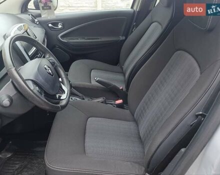 Серый Рено Зое, объемом двигателя 0 л и пробегом 108 тыс. км за 9400 $, фото 29 на Automoto.ua