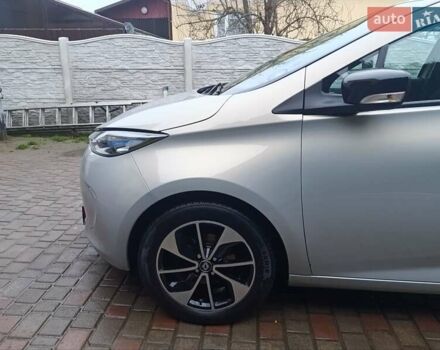 Серый Рено Зое, объемом двигателя 0 л и пробегом 108 тыс. км за 9400 $, фото 32 на Automoto.ua