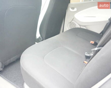 Серый Рено Зое, объемом двигателя 0 л и пробегом 182 тыс. км за 8200 $, фото 46 на Automoto.ua