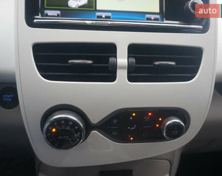 Серый Рено Зое, объемом двигателя 0 л и пробегом 182 тыс. км за 8200 $, фото 35 на Automoto.ua