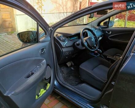 Серый Рено Зое, объемом двигателя 0 л и пробегом 112 тыс. км за 10500 $, фото 9 на Automoto.ua