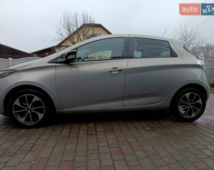 Серый Рено Зое, объемом двигателя 0 л и пробегом 108 тыс. км за 9400 $, фото 43 на Automoto.ua