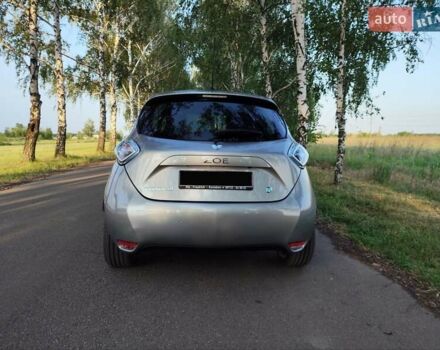 Серый Рено Зое, объемом двигателя 0 л и пробегом 158 тыс. км за 8100 $, фото 5 на Automoto.ua