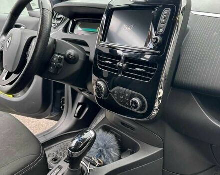 Серый Рено Зое, объемом двигателя 0 л и пробегом 87 тыс. км за 6500 $, фото 10 на Automoto.ua