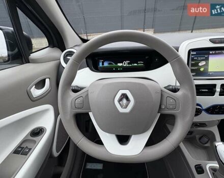 Серый Рено Зое, объемом двигателя 0 л и пробегом 62 тыс. км за 9500 $, фото 19 на Automoto.ua