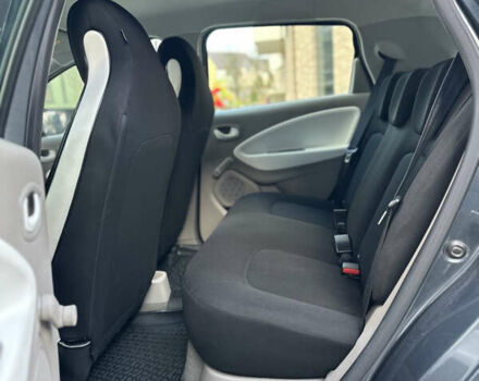 Серый Рено Зое, объемом двигателя 0 л и пробегом 137 тыс. км за 9450 $, фото 13 на Automoto.ua