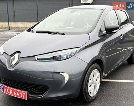 Серый Рено Зое, объемом двигателя 0 л и пробегом 62 тыс. км за 9500 $, фото 5 на Automoto.ua