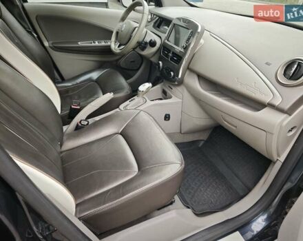 Серый Рено Зое, объемом двигателя 0 л и пробегом 95 тыс. км за 9750 $, фото 58 на Automoto.ua