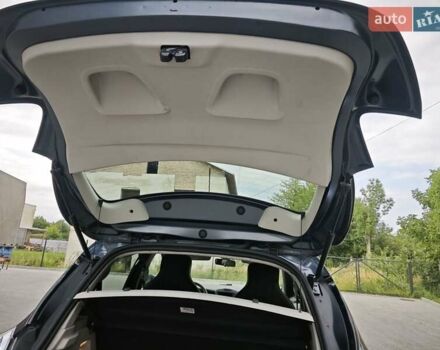 Серый Рено Зое, объемом двигателя 0 л и пробегом 95 тыс. км за 9750 $, фото 42 на Automoto.ua