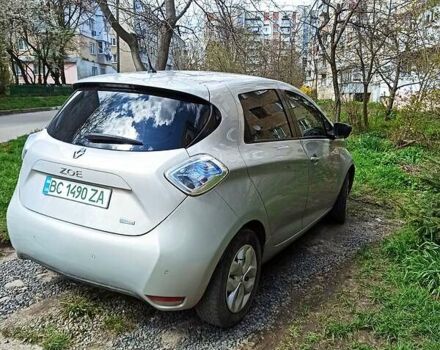 Серый Рено Зое, объемом двигателя 0 л и пробегом 310 тыс. км за 7500 $, фото 12 на Automoto.ua