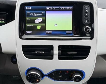 Серый Рено Зое, объемом двигателя 0 л и пробегом 62 тыс. км за 9500 $, фото 30 на Automoto.ua