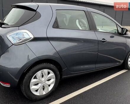 Серый Рено Зое, объемом двигателя 0 л и пробегом 62 тыс. км за 9500 $, фото 11 на Automoto.ua