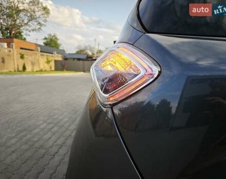 Серый Рено Зое, объемом двигателя 0 л и пробегом 95 тыс. км за 9750 $, фото 19 на Automoto.ua