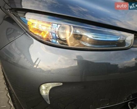 Серый Рено Зое, объемом двигателя 0 л и пробегом 95 тыс. км за 9750 $, фото 21 на Automoto.ua