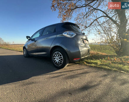 Серый Рено Зое, объемом двигателя 0 л и пробегом 108 тыс. км за 8500 $, фото 48 на Automoto.ua