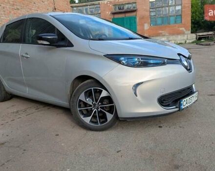 Серый Рено Зое, объемом двигателя 0 л и пробегом 103 тыс. км за 10000 $, фото 4 на Automoto.ua