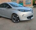 Серый Рено Зое, объемом двигателя 0 л и пробегом 103 тыс. км за 10000 $, фото 4 на Automoto.ua