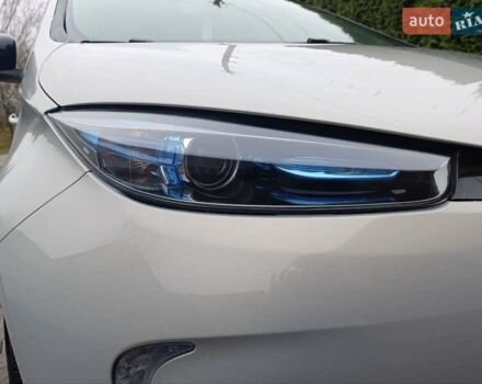 Серый Рено Зое, объемом двигателя 0 л и пробегом 108 тыс. км за 9400 $, фото 36 на Automoto.ua