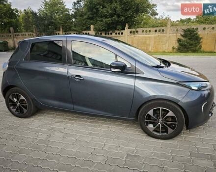 Серый Рено Зое, объемом двигателя 0 л и пробегом 95 тыс. км за 9750 $, фото 16 на Automoto.ua