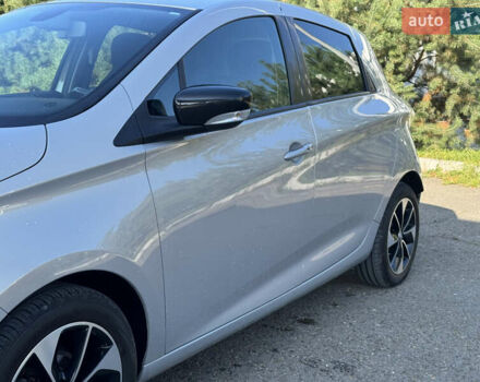 Серый Рено Зое, объемом двигателя 0 л и пробегом 90 тыс. км за 9999 $, фото 3 на Automoto.ua
