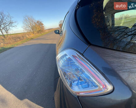 Серый Рено Зое, объемом двигателя 0 л и пробегом 108 тыс. км за 8500 $, фото 27 на Automoto.ua