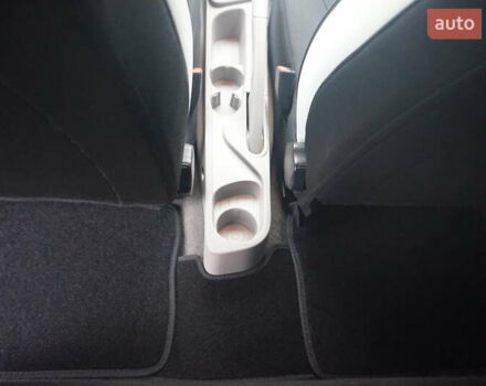 Серый Рено Зое, объемом двигателя 0 л и пробегом 182 тыс. км за 8200 $, фото 49 на Automoto.ua