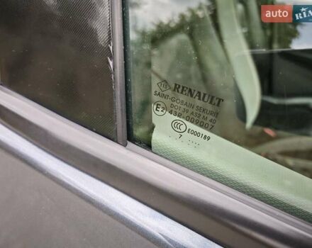 Серый Рено Зое, объемом двигателя 0 л и пробегом 95 тыс. км за 9750 $, фото 38 на Automoto.ua
