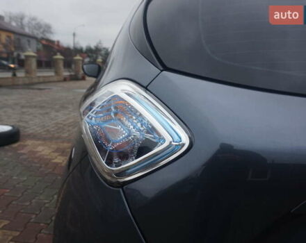 Серый Рено Зое, объемом двигателя 0 л и пробегом 182 тыс. км за 8200 $, фото 26 на Automoto.ua