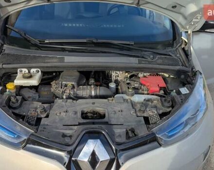 Серый Рено Зое, объемом двигателя 0 л и пробегом 103 тыс. км за 10000 $, фото 18 на Automoto.ua