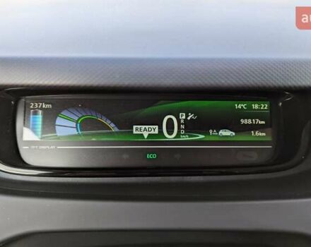 Серый Рено Зое, объемом двигателя 0 л и пробегом 103 тыс. км за 10000 $, фото 19 на Automoto.ua